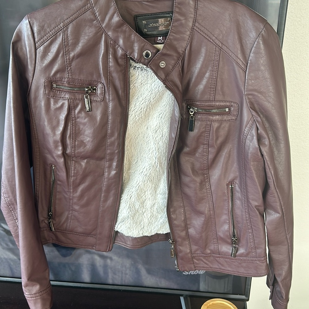 Medium brown leather jacket with faux fur lining. Size medium. Barely used.